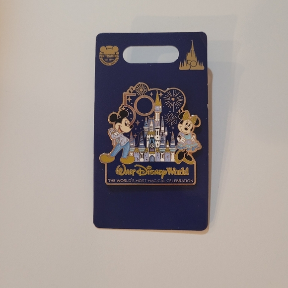 Mickey & Minnie 50th Walt Disney World pin - Picture 2 of 3